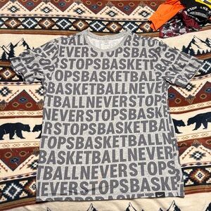 Nike Basketball Graphic Tee Men’s L